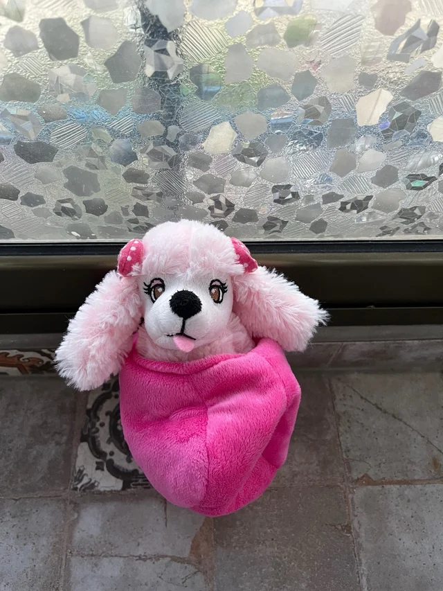 Peluche caniche rosa con bolso