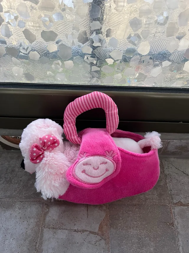 Peluche caniche rosa con bolso